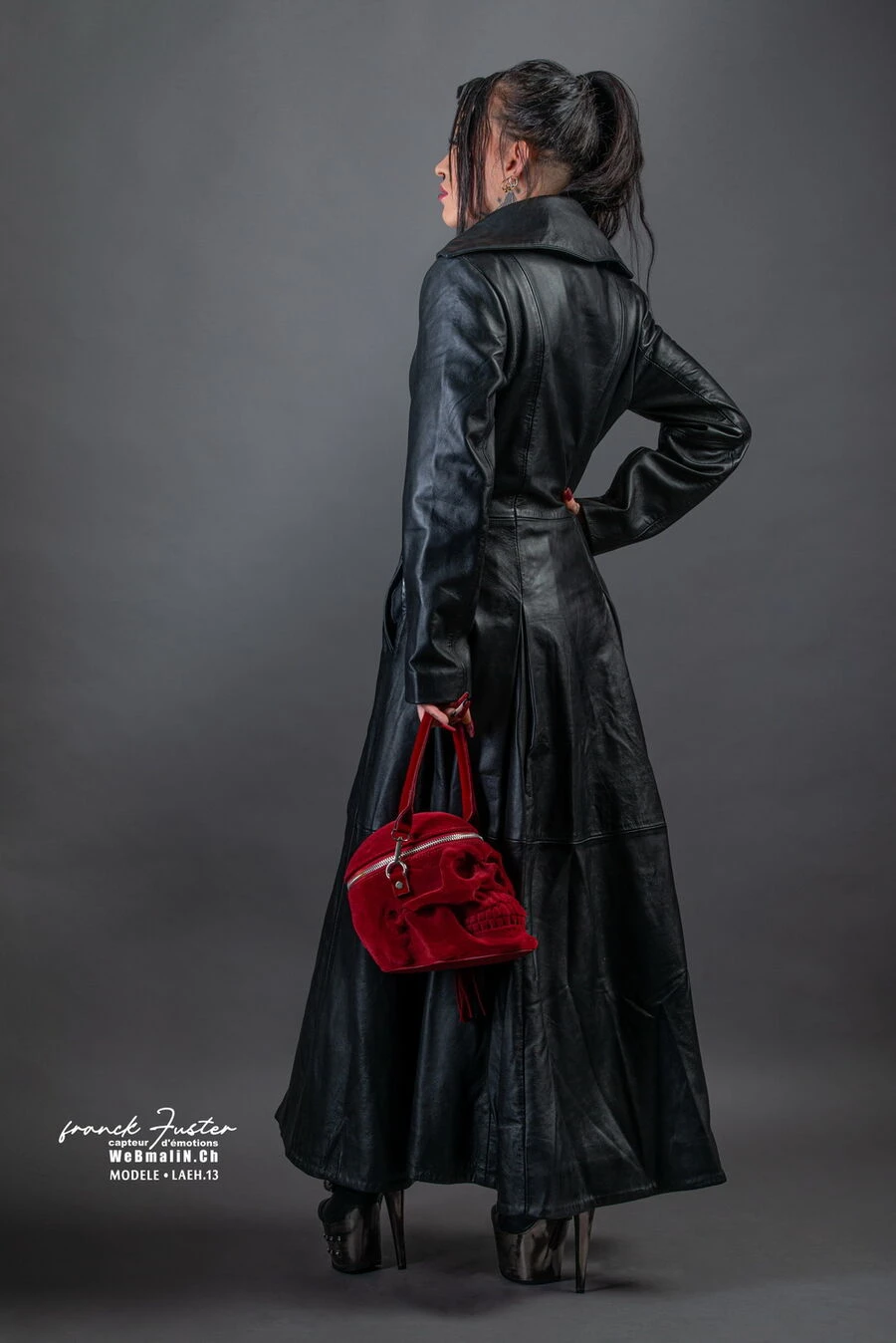 Long Manteau Cuir Gothique Vampire Femme 5 Long Manteau Cuir Gothique Vampire Femme – Image 3