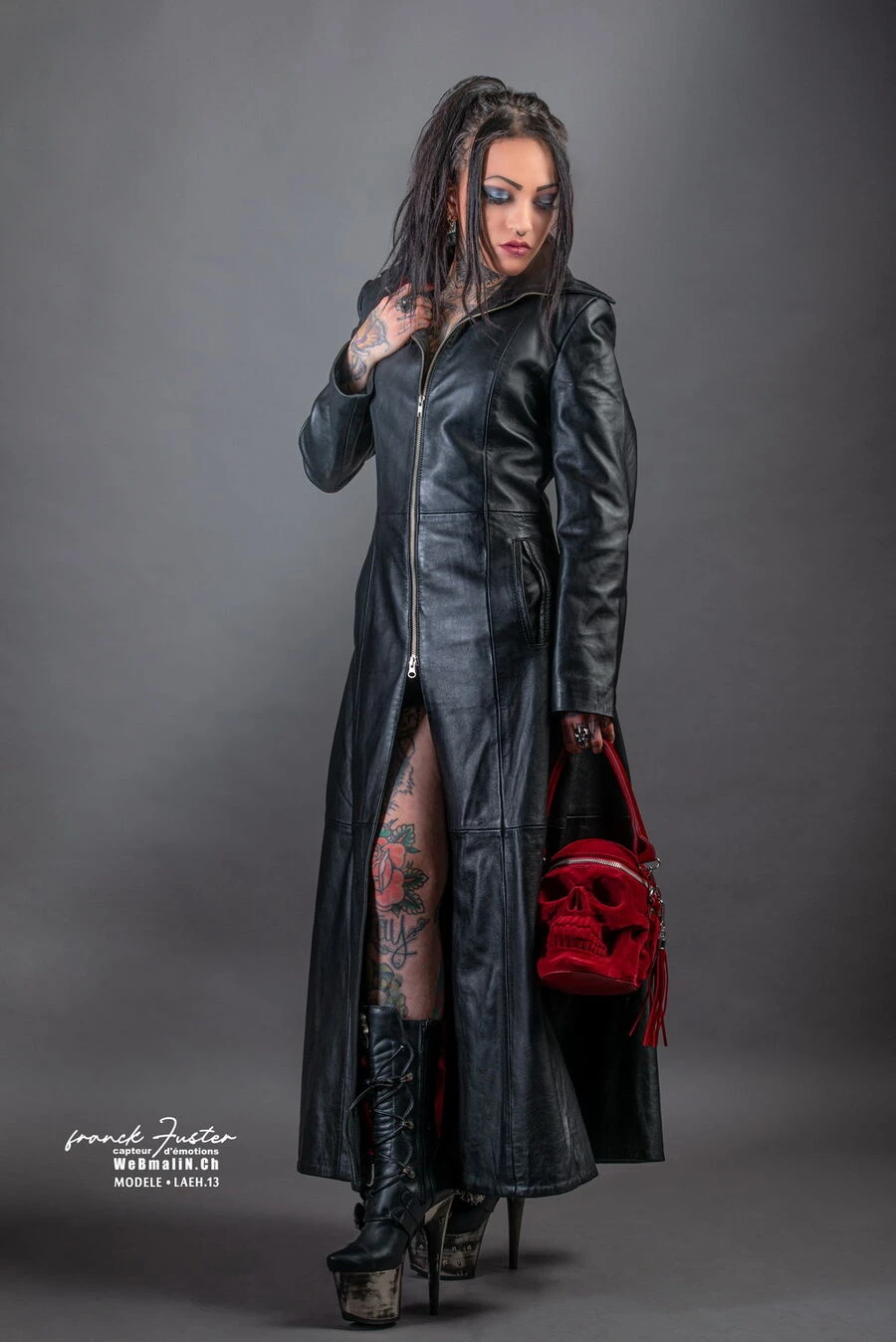 Long Manteau Cuir Gothique Vampire Femme 4 Long Manteau Cuir Gothique Vampire Femme – Image 2