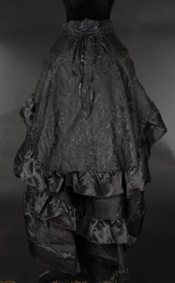 Longue Jupe Gothique à Volants -Cosplay black brocade layer bustle skirt 2 900