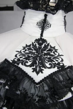 Chemise Gothique Blanche à Jabot -Cosplay img 9236 900